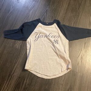 🍍YANKEES TSHIRT 🍍size medium 🍍T-1